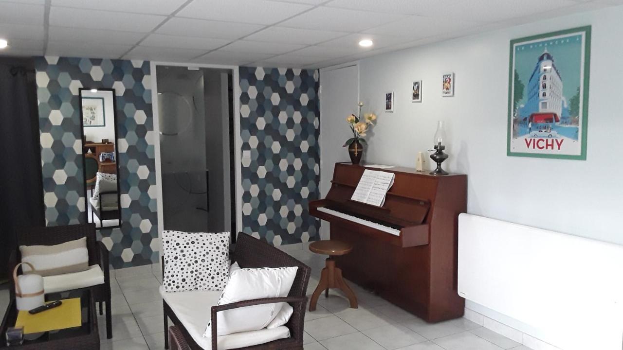 Suite Hauteurs De Vichy Creuzier-le-Vieux Esterno foto